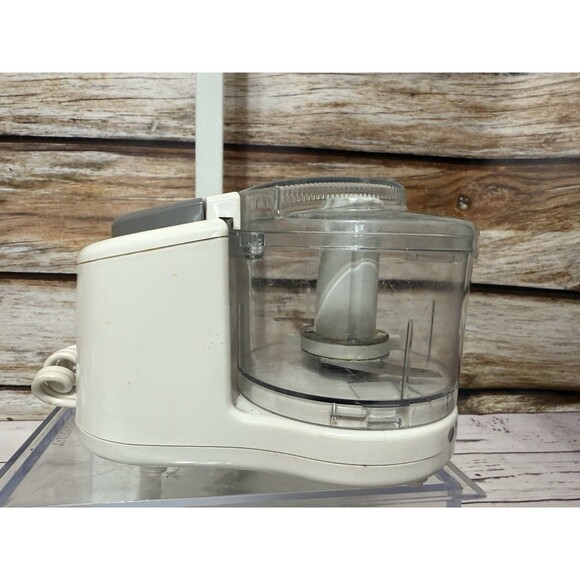 Black & Decker Handy Chopper Plus Model HC3000 Type 1 White - Works Great Nice - Picture 5 of 11